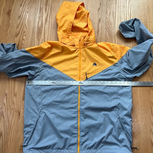 Nike ACG Windbreaker - Picture 5 of 10